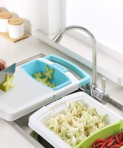 Planche à découper avec passoire intégrée