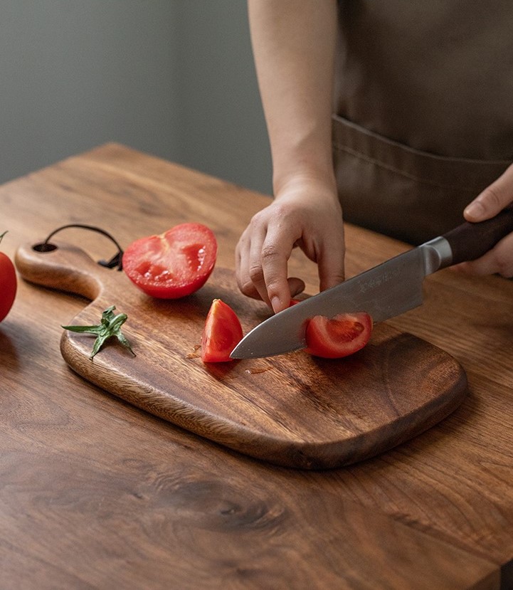 Planche à découper en bois avec manche