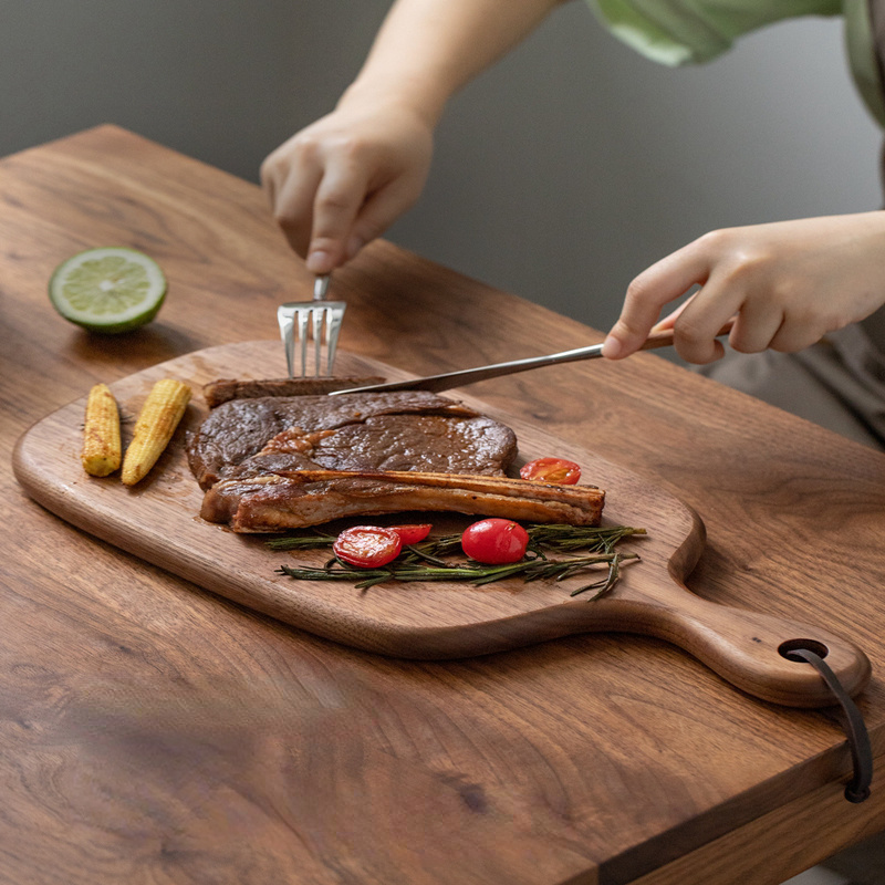 Planche à découper en bois avec manche
